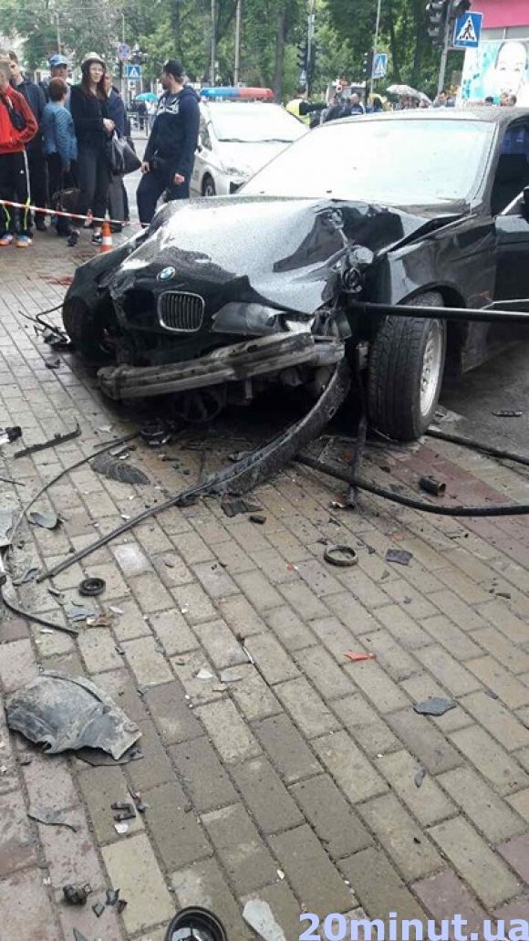 У Центрі водій на BMW збив студентку на тротуарі (оновлене), фото №4 на сайті 20minut.ua