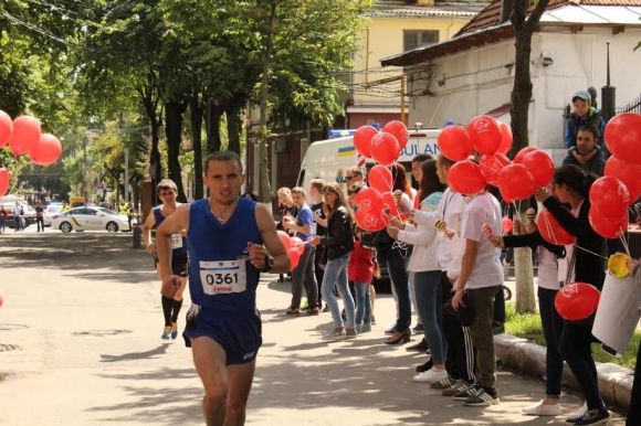 "Вінниця біжить": Хто першим пробіг 9 км і отримав 5000 грн на сайті 20minut.ua "Вінниця біжить": Хто першим пробіг 9 км і отримав 5000 грн, фото №1 на сайті 20minut.ua