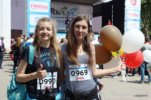 Вінниця біжить: на старт вийшли біля трьох тисяч великих і маленьких вінничан на сайті 20minut.ua Вінниця біжить: на старт вийшли біля трьох тисяч великих і маленьких вінничан, фото №1 на сайті 20minut.ua