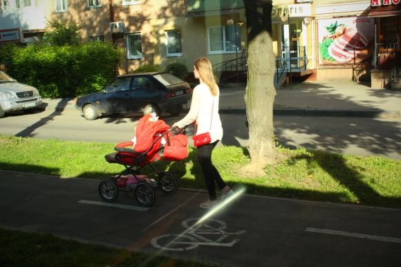 «Навіть не хочу чути!»: пішоходи не діляться велодоріжками з велосипедистами (ФОТО, ВІДЕО) на сайті 20minut.ua «Навіть не хочу чути!»: пішоходи не діляться велодоріжками з велосипедистами (ФОТО, ВІДЕО), фото №12 на сайті 20minut.ua