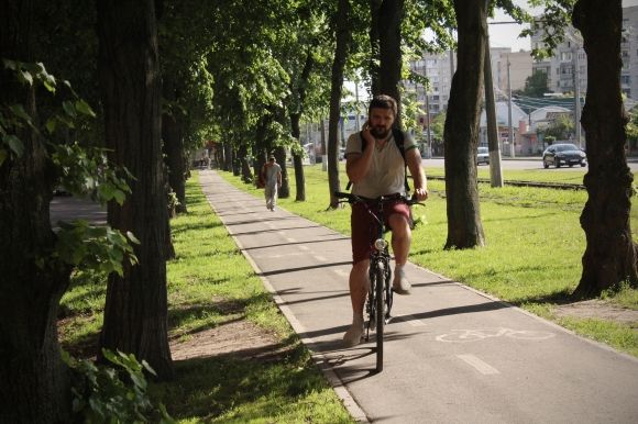 «Навіть не хочу чути!»: пішоходи не діляться велодоріжками з велосипедистами (ФОТО, ВІДЕО) на сайті 20minut.ua «Навіть не хочу чути!»: пішоходи не діляться велодоріжками з велосипедистами (ФОТО, ВІДЕО), фото №3 на сайті 20minut.ua