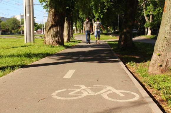 «Навіть не хочу чути!»: пішоходи не діляться велодоріжками з велосипедистами (ФОТО, ВІДЕО) на сайті 20minut.ua «Навіть не хочу чути!»: пішоходи не діляться велодоріжками з велосипедистами (ФОТО, ВІДЕО), фото №8 на сайті 20minut.ua
