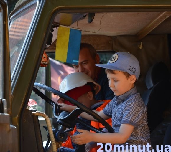 Cпорт полюбиш - сильним, спритним будеш. Як святкували з RIA маленькі вінничани на сайті 20minut.ua Cпорт полюбиш - сильним, спритним будеш. Як святкували з RIA маленькі вінничани, фото №4 на сайті 20minut.ua