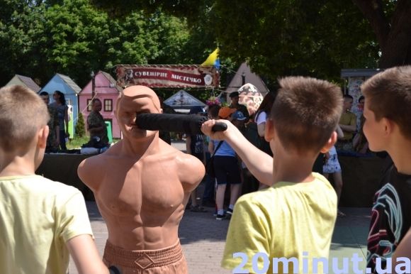 Із дресированими вівчарками та відбитками пальців: у Кам’янці почали відзначати День захисту дітей, фото №11 на сайті 20minut.ua