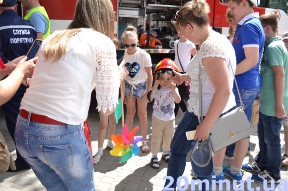 Із дресированими вівчарками та відбитками пальців: у Кам’янці почали відзначати День захисту дітей, фото №7 на сайті 20minut.ua