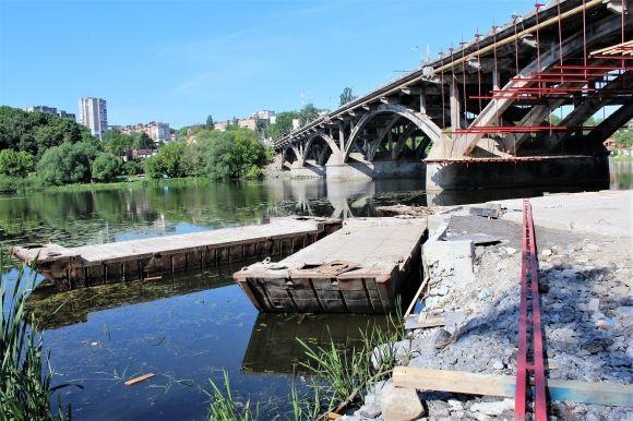 Київський міст просять закрити будівельники. А у мерії — проти (ФОТОРЕПОРТАЖ), фото №1 на сайті 20minut.ua
