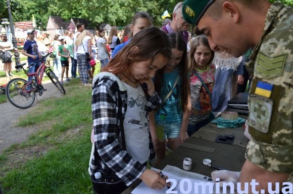 Із дресированими вівчарками та відбитками пальців: у Кам’янці почали відзначати День захисту дітей, фото №14 на сайті 20minut.ua