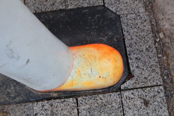 Фото дня: На Космонавтів помаранчевому «школяру» проламали голову, фото №3 на сайті 20minut.ua