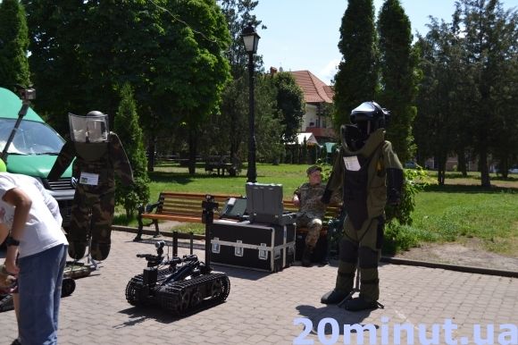 Із дресированими вівчарками та відбитками пальців: у Кам’янці почали відзначати День захисту дітей, фото №8 на сайті 20minut.ua