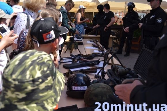 Із дресированими вівчарками та відбитками пальців: у Кам’янці почали відзначати День захисту дітей, фото №6 на сайті 20minut.ua