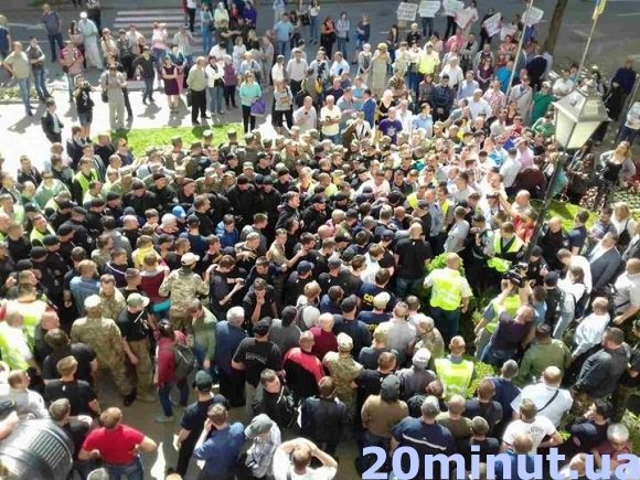 На підступах до міськради - блокпост - перед сесією усіх перевіряють металошукачем (оновлене), фото №4 на сайті 20minut.ua