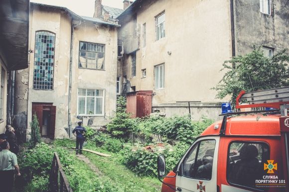 У Бережанах у старовинному будинку впав балкон. Постраждали люди, фото №3 на сайті 20minut.ua