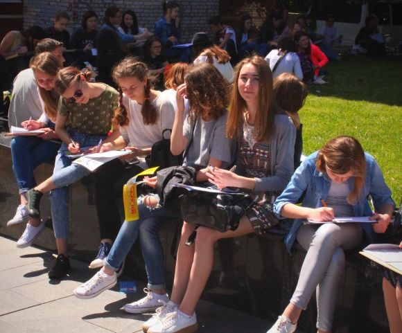 Посидіти на траві та помалювати: у Вінниці відкрили «Мистецькі вихідні» (ФОТОРЕПОРТАЖ), фото №12 на сайті 20minut.ua