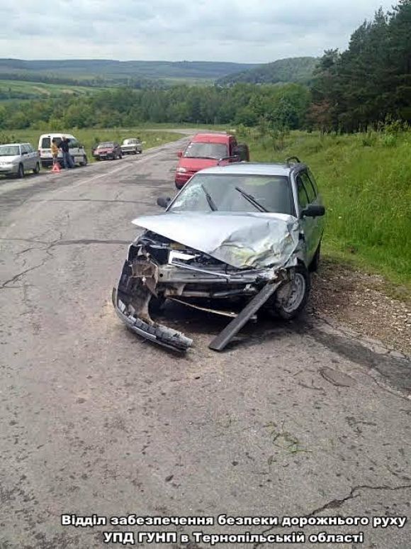 На автодорозі «Почаїв-Тернопіль» "Жигуль" зіткнувся з "Опелем", фото №1 на сайті 20minut.ua