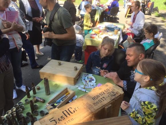 Носій смерті перетворили на символ віри і життя, фото №13 на сайті 20minut.ua