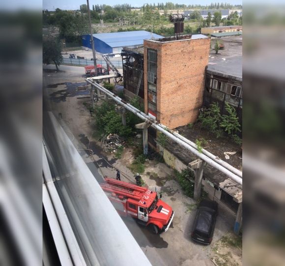 Горів підшипниковий завод. Пожежники гасили будівлю майже годину (ФОТО,ВІДЕО), фото №3 на сайті 20minut.ua