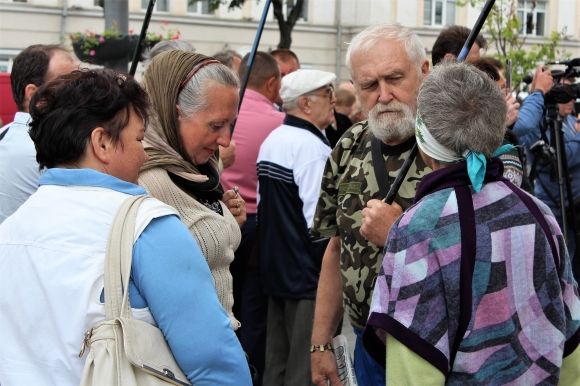 Піар для політиків та сором’язлива молодь. Під облрадою був мітинг (ФОТОРЕПОРТАЖ), фото №7 на сайті 20minut.ua