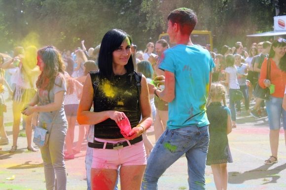 Фестиваль фарб. У парку Горького пройшло свято «Холі» (ФОТО, ВІДЕО), фото №4 на сайті 20minut.ua