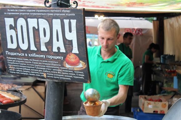 Лицарі, вишиванки та смаколики. Цікаві локації Центрального парку (ФОТО,ВІДЕО), фото №2 на сайті 20minut.ua