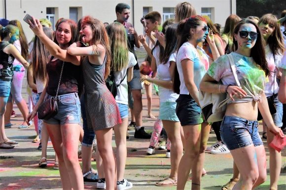 Фестиваль фарб. У парку Горького пройшло свято «Холі» (ФОТО, ВІДЕО), фото №8 на сайті 20minut.ua