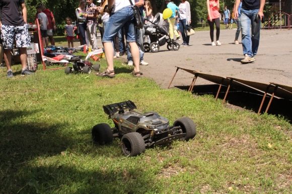 WorkOut-шоу, радіокеровані машинки та шалені хіміки: що відбувається у парку? (ФОТОРЕПОРТАЖ), фото №12 на сайті 20minut.ua