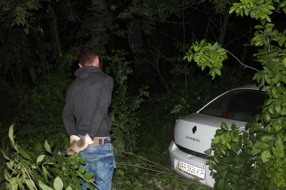 Неподалік аеропорту Renault врізалось в дерево. Троє травмованих (оновлене) на сайті 20minut.ua Неподалік аеропорту Renault врізалось в дерево. Троє травмованих (оновлене), фото №2 на сайті 20minut.ua