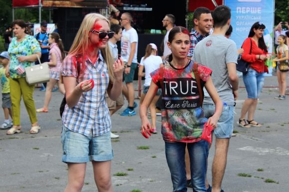 Фестиваль фарб. У парку Горького пройшло свято «Холі» (ФОТО, ВІДЕО), фото №2 на сайті 20minut.ua