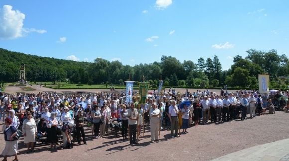 Медики з різних областей України з'їхалися на прощу до Зарваниці, фото №1 на сайті 20minut.ua