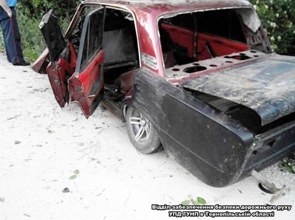 В Підволочиському районі "Жигуль" зіткнувся з деревом, фото №1 на сайті 20minut.ua