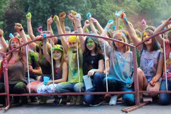 Фестиваль фарб. У парку Горького пройшло свято «Холі» (ФОТО, ВІДЕО), фото №10 на сайті 20minut.ua
