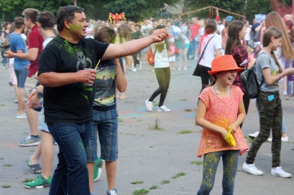 Фестиваль фарб. У парку Горького пройшло свято «Холі» (ФОТО, ВІДЕО), фото №3 на сайті 20minut.ua