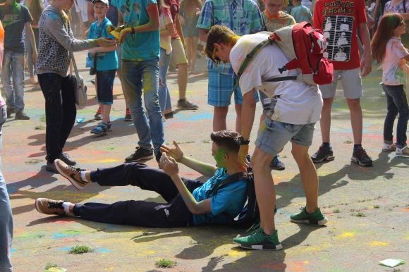 Фестиваль фарб. У парку Горького пройшло свято «Холі» (ФОТО, ВІДЕО), фото №9 на сайті 20minut.ua