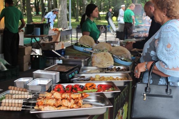 Лицарі, вишиванки та смаколики. Цікаві локації Центрального парку (ФОТО,ВІДЕО), фото №1 на сайті 20minut.ua