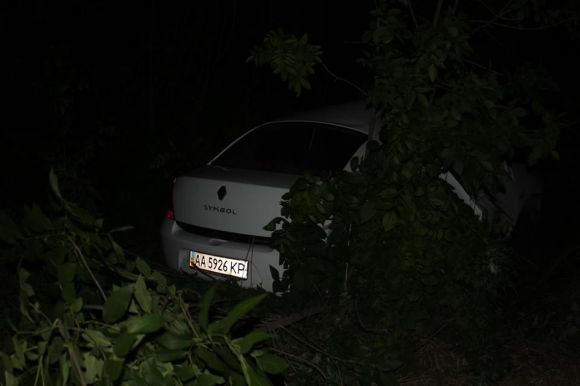 Неподалік аеропорту Renault врізалось в дерево. Троє травмованих (оновлене) на сайті 20minut.ua Неподалік аеропорту Renault врізалось в дерево. Троє травмованих (оновлене), фото №3 на сайті 20minut.ua