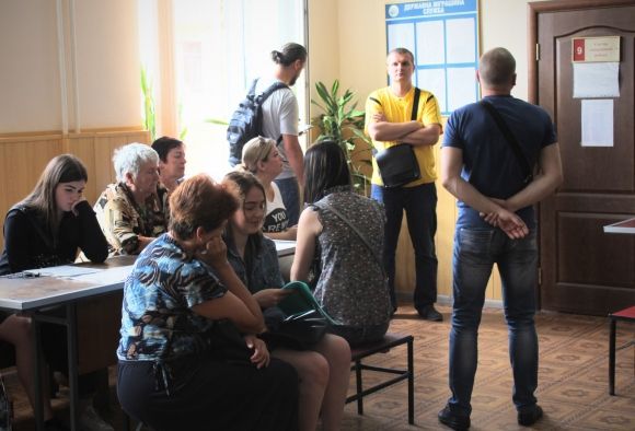 У Вінниці за біометричними паспортами займають чергу з третьої години ночі на сайті 20minut.ua У Вінниці за біометричними паспортами займають чергу з третьої години ночі, фото №3 на сайті 20minut.ua