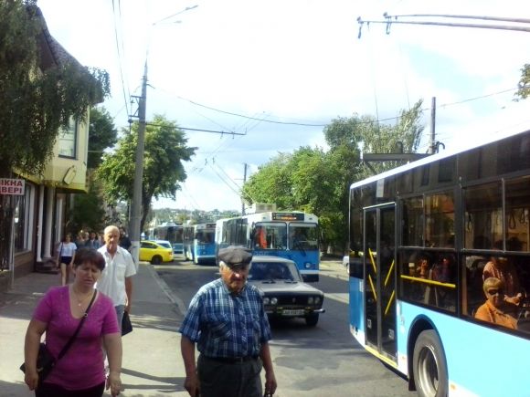 Півтори години замість 15-ти хвилин. Як їхали люди на роботу із Замостя (ФОТО, ВІДЕО), фото №2 на сайті 20minut.ua