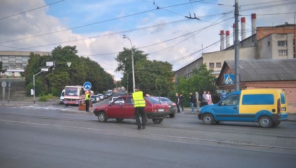 «Куди скаржитися? В ООН?»: Центральний міст потонув у заторах (ВІДЕО, ФОТО), фото №9 на сайті 20minut.ua