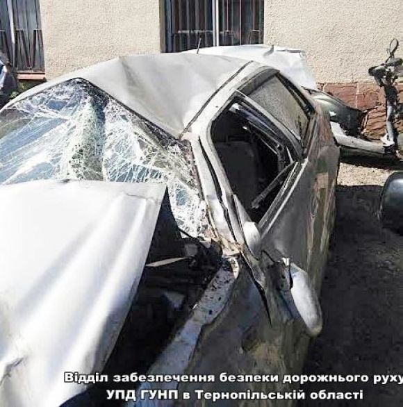 На Тернопільщині у кюветі перекинувся автомобіль. Водій був п'яний, фото №1 на сайті 20minut.ua