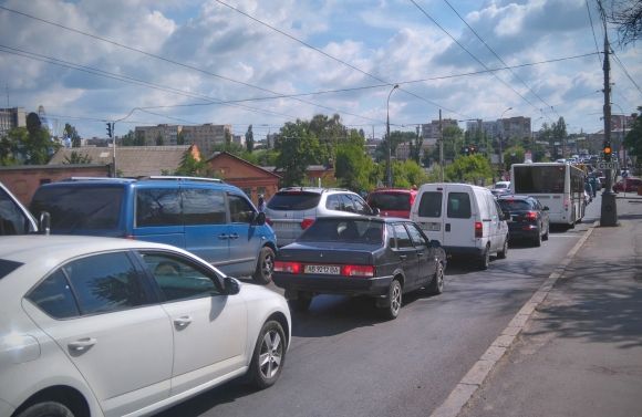 «Куди скаржитися? В ООН?»: Центральний міст потонув у заторах (ВІДЕО, ФОТО), фото №13 на сайті 20minut.ua