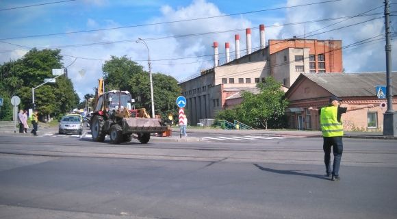 «Куди скаржитися? В ООН?»: Центральний міст потонув у заторах (ВІДЕО, ФОТО), фото №3 на сайті 20minut.ua