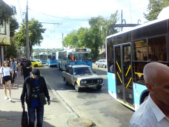 Півтори години замість 15-ти хвилин. Як їхали люди на роботу із Замостя (ФОТО, ВІДЕО), фото №3 на сайті 20minut.ua