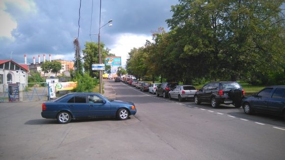 «Куди скаржитися? В ООН?»: Центральний міст потонув у заторах (ВІДЕО, ФОТО), фото №14 на сайті 20minut.ua