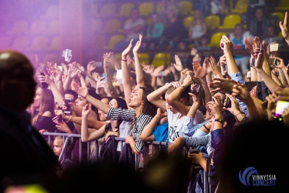 Як відомі вінничани та фіналістки «Голосу країни» відривалися на концерті MOZGI у Вінниці, фото №63 на сайті 20minut.ua