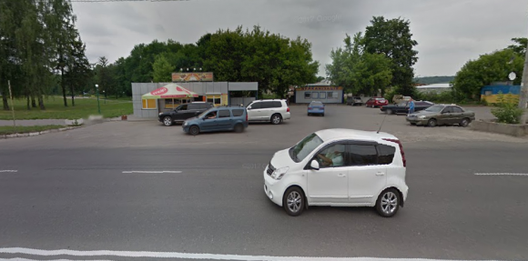 Нові петиції до мерії. Просять поставити світлофор та облаштувати зупинку "Меморіал Слави", фото №1 на сайті vsim.ua