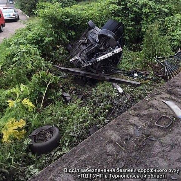 ДТП у Кременці: водій BMW відправив на лікарняні ліжка двох своїх пасажирів, фото №2 на сайті 20minut.ua