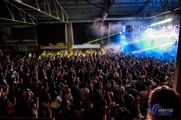 Як відомі вінничани та фіналістки «Голосу країни» відривалися на концерті MOZGI у Вінниці, фото №64 на сайті 20minut.ua