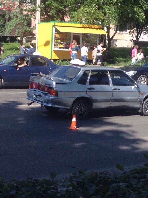 ДТП на Злуки: маршрутка в'їхала в таксі на сайті 20minut.ua ДТП на Злуки: маршрутка в'їхала в таксі, фото №1 на сайті 20minut.ua