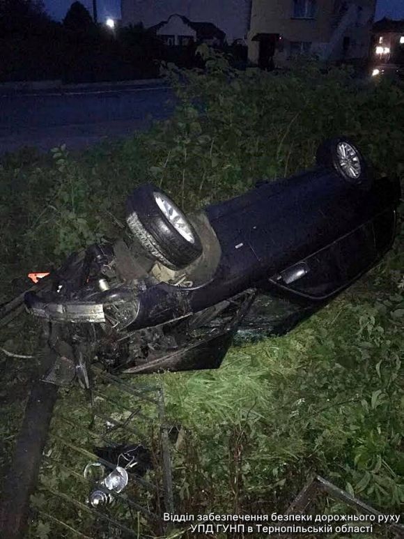 ДТП у Кременці: водій BMW відправив на лікарняні ліжка двох своїх пасажирів, фото №1 на сайті 20minut.ua