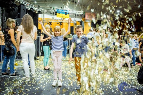 Як відомі вінничани та фіналістки «Голосу країни» відривалися на концерті MOZGI у Вінниці, фото №71 на сайті 20minut.ua