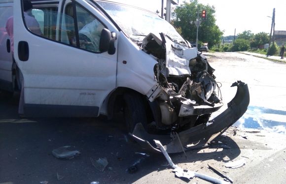 ДТП на перехресті Київської та Гонти. Водія «Рено» забрали до лікарні (ВІДЕО), фото №6 на сайті 20minut.ua